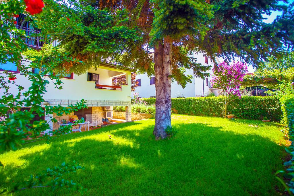 Apartment Pinia Пореч Экстерьер фото